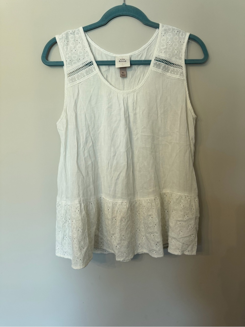Boho feminine eyelet detail top size XL